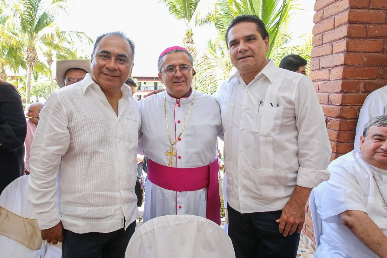 ASTUDILLO RECIBE A OBISPO DE ALTAMIRANO