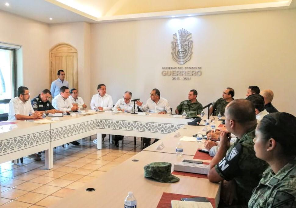 ASTUDILLO JUNTO CON  MANDOS DE SEGURIDAD REVISAN ACCIONES