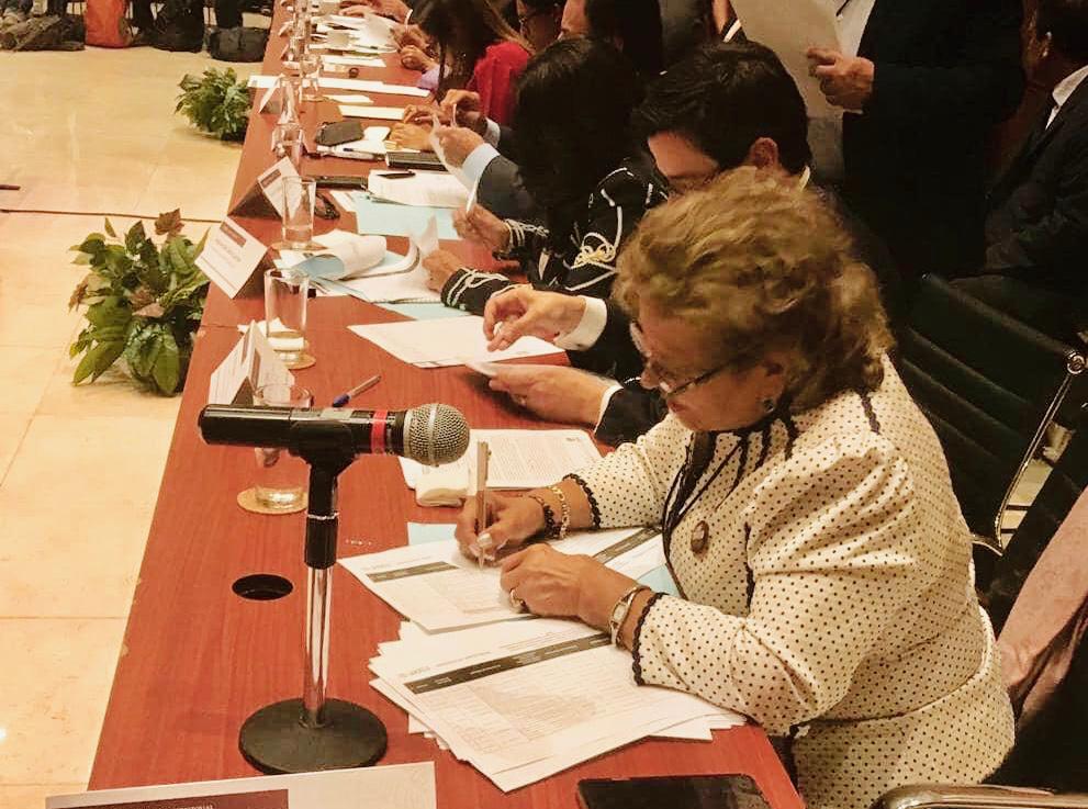 FIRMA ADELA ROMÁN CONVENIO DE MEJORAMIENTO URBANO 2019