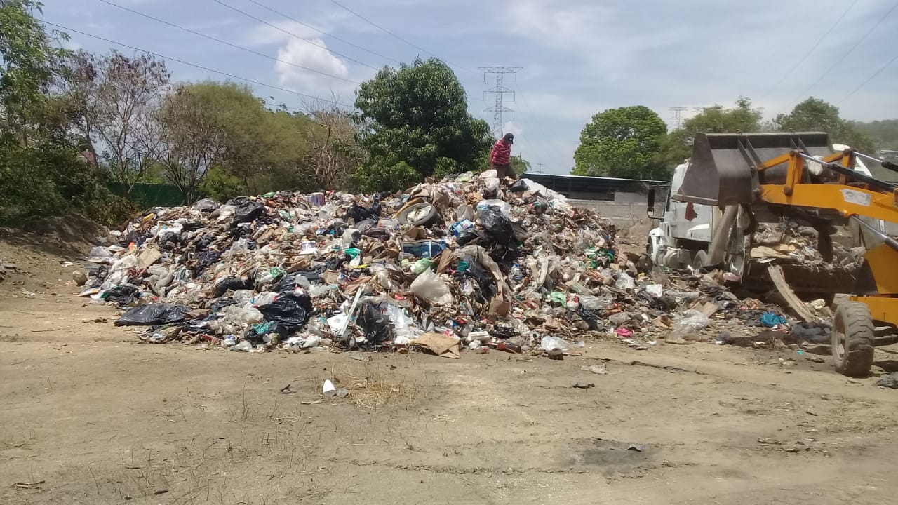 VECINOS CONTINÚAN TIRANDO BASURA A CIELO ABIERTO EN ACAPULCO