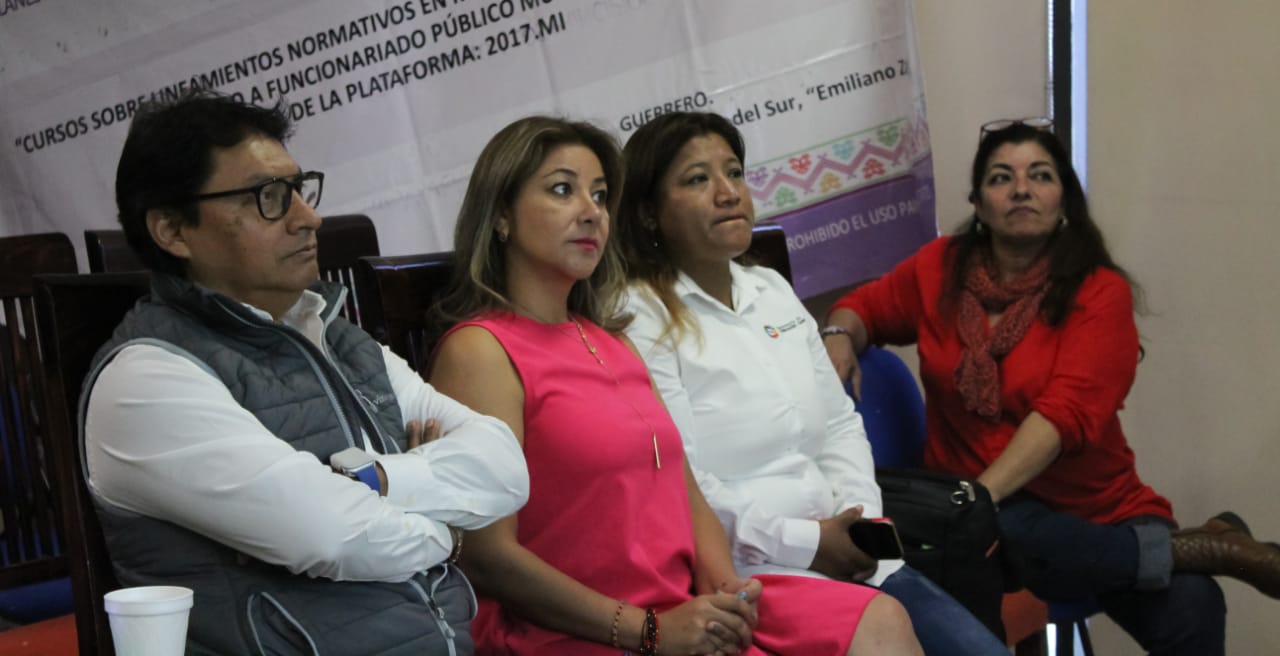 SEMUJER IMPARTE PLÁTICAS A FUNCIONARIAS DE IGUALDAD DE GÉNERO