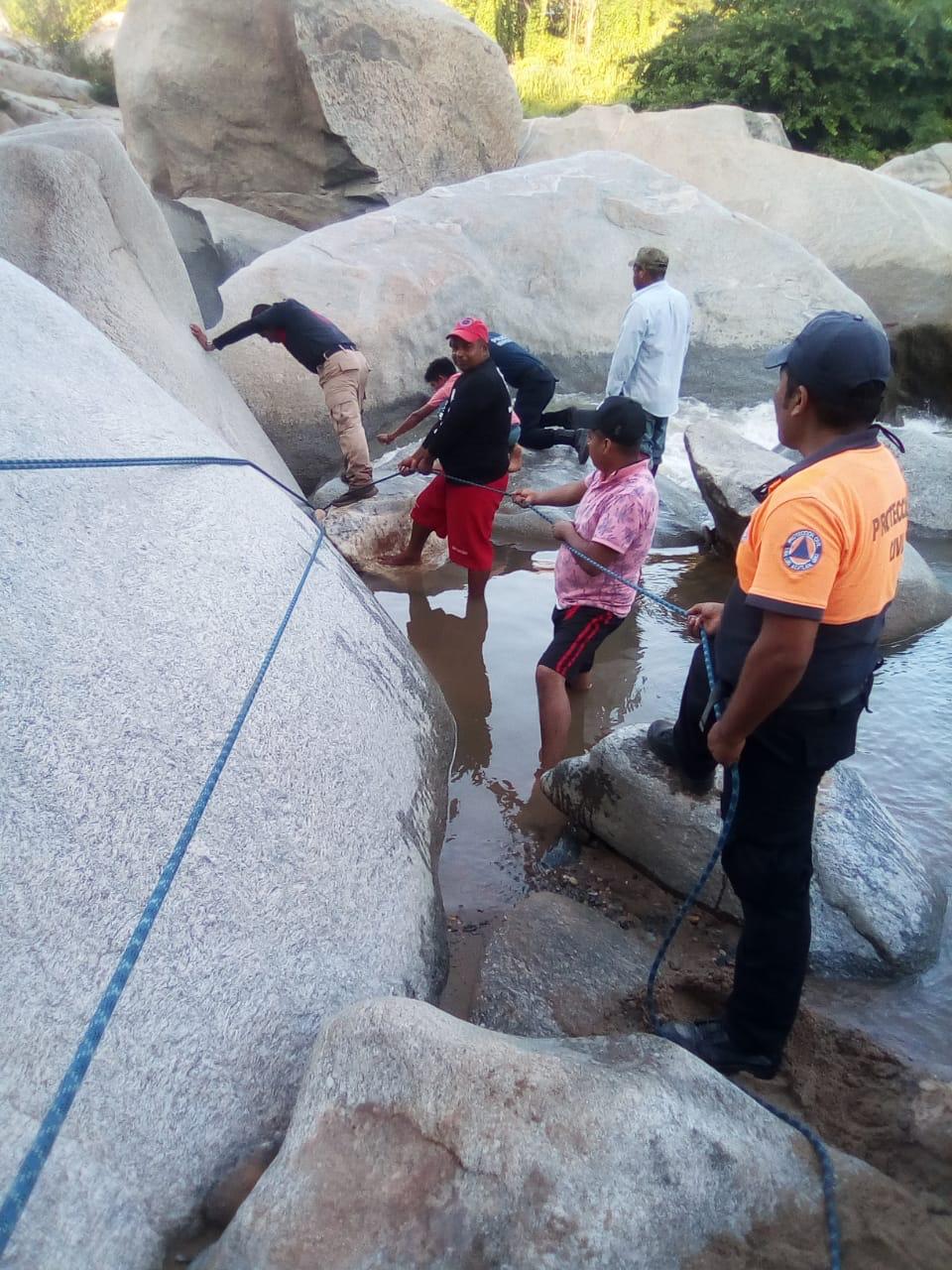 PC Y ESTATAL MANTIENE BÚSQUEDA DE MENOR DESAPARECIDO EN RÍO DE SAN LUIS ACATLÁN