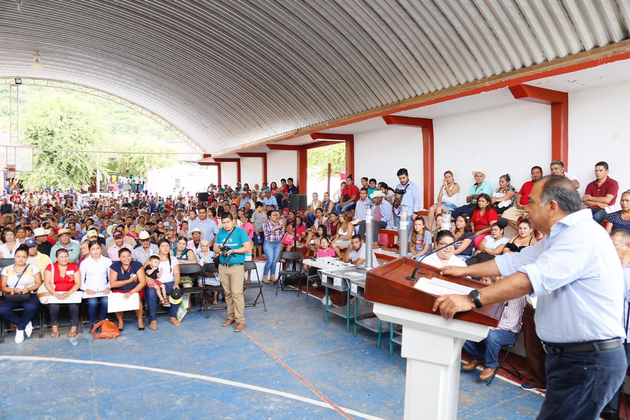 RECIBEN HABITANTES DE COAHUAYUTLA UN CUARTO MÁS