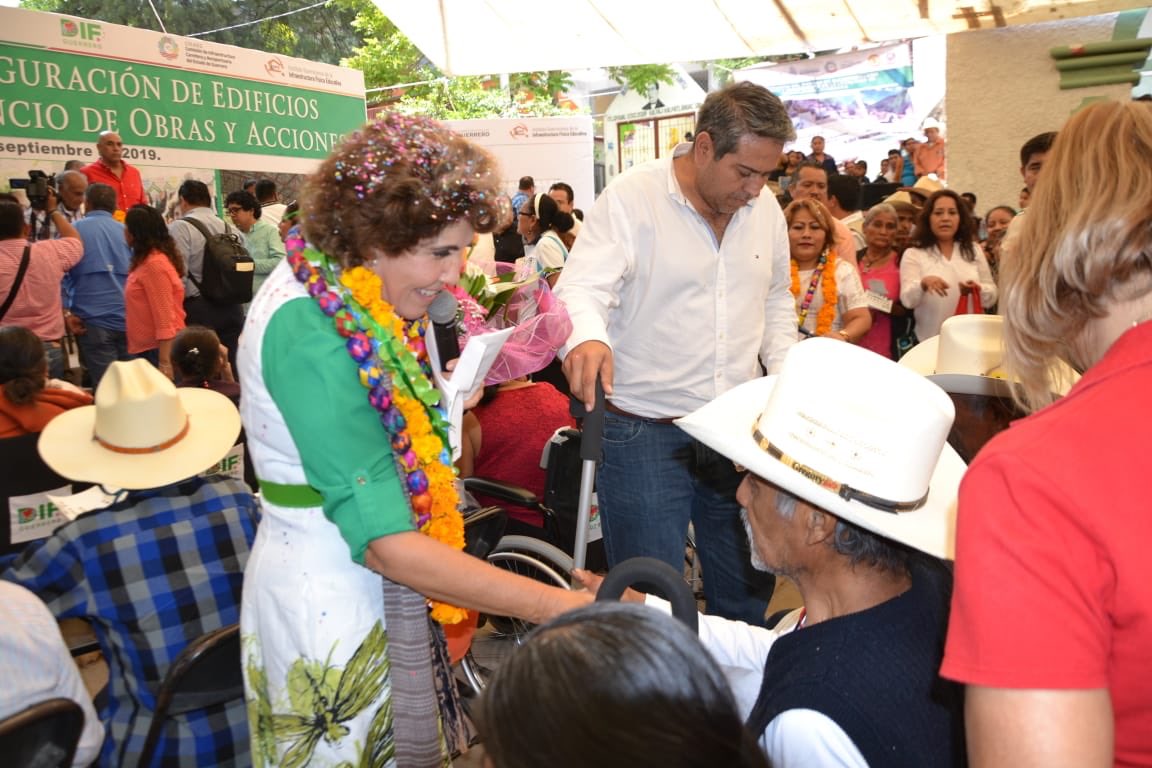 ASTUDILLO Y CALVO ENTREGAN OBRAS EN XALPATLAHUAC