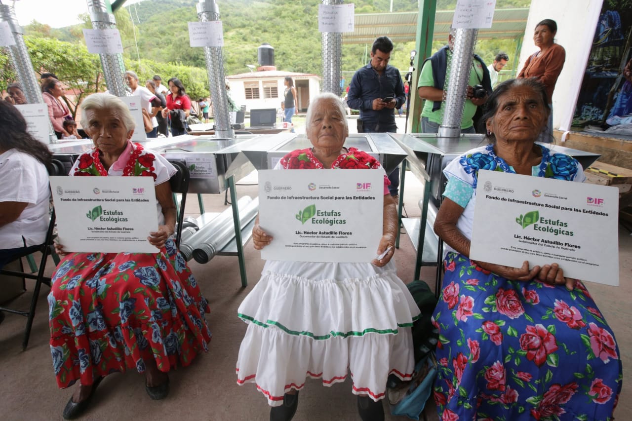 GOBERNADOR BENEFICIA CON PROGRAMAS A HABITANTES DE ALCOZAUCA