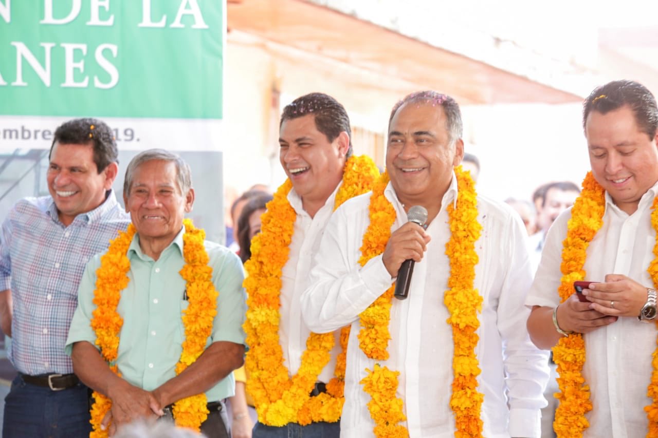 GOBERNADOR DE GUERRERO INAUGURA OBRAS DE PAVIMENTACIÓN EN LA CAPITAL