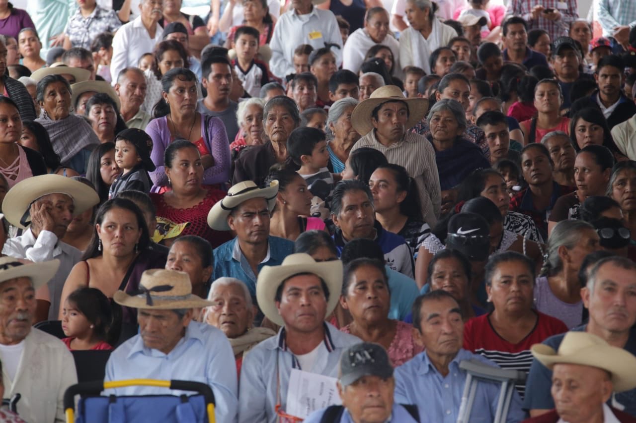 ASTUDILLO VISITA A HABITANTES DE IXCATEOPAN DE CUAUHTÉMOC