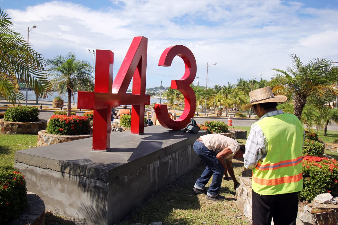 ANTIMONUMENTO ES PARA NO OLVIDAR A LOS 43 DE AYOTZINAPA: ROMÁN