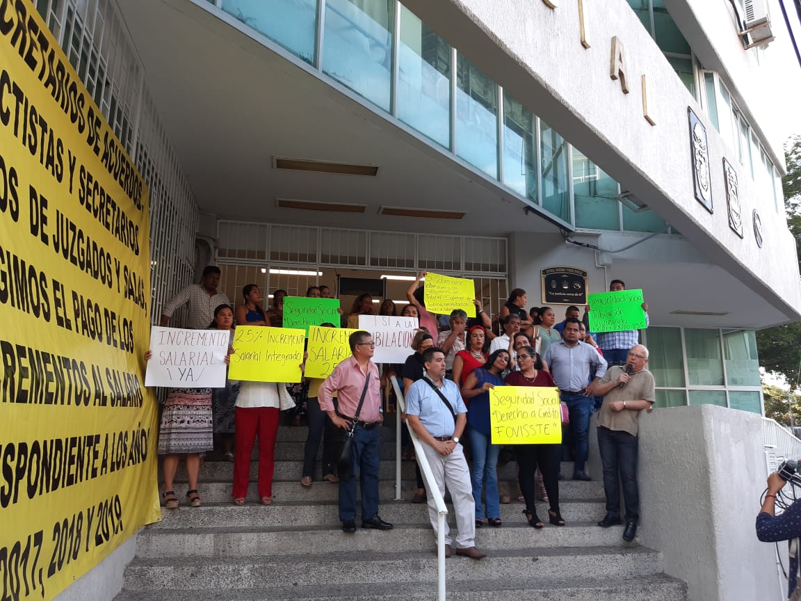 TRABAJADORES DE JUZGADOS PIDEN MEJORES CONDICIONES LABORALES