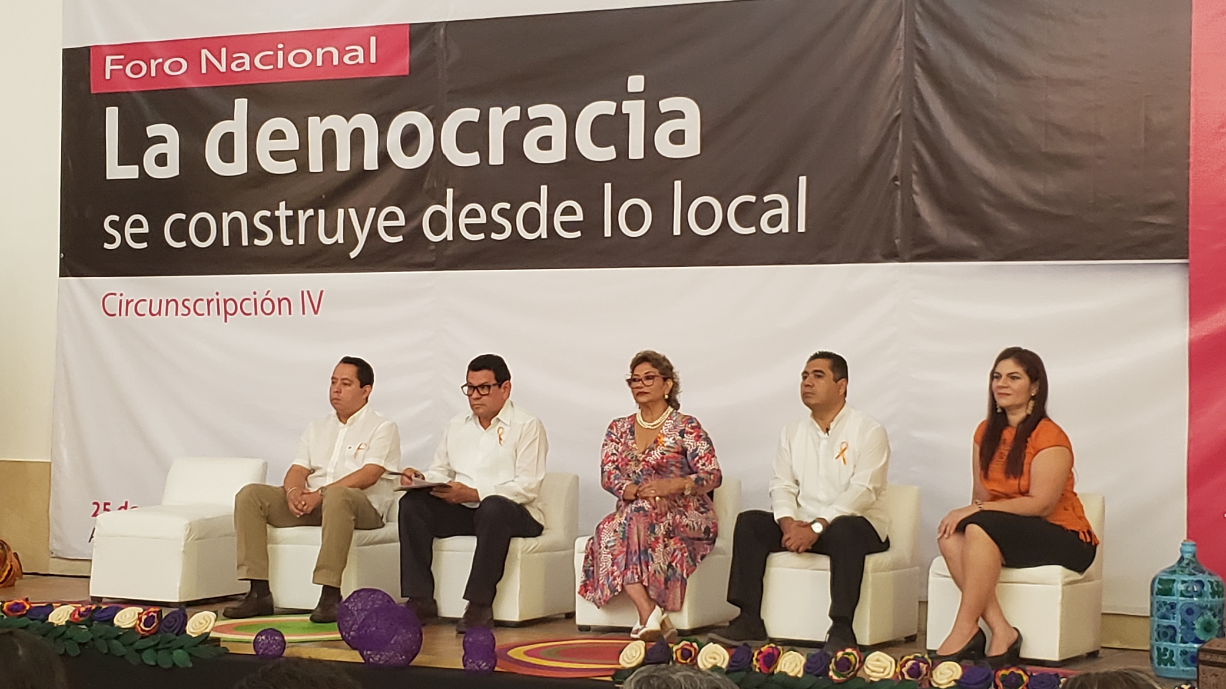 LA DEMOCRACIA TAREA DE TODOS LOS CIUDADANOS: PÉREZ CALVO