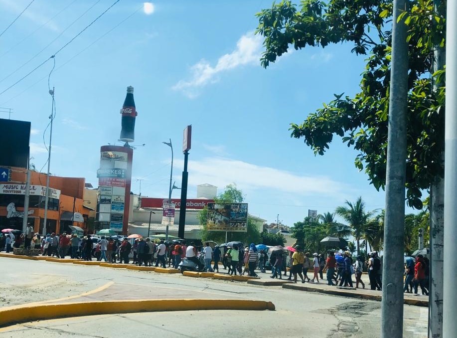 CETEG marcha en la Costera de Acapulco