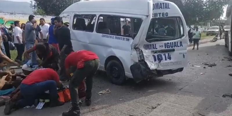 Accidente deja 8 lesionados en la Chilpancingo-Iguala