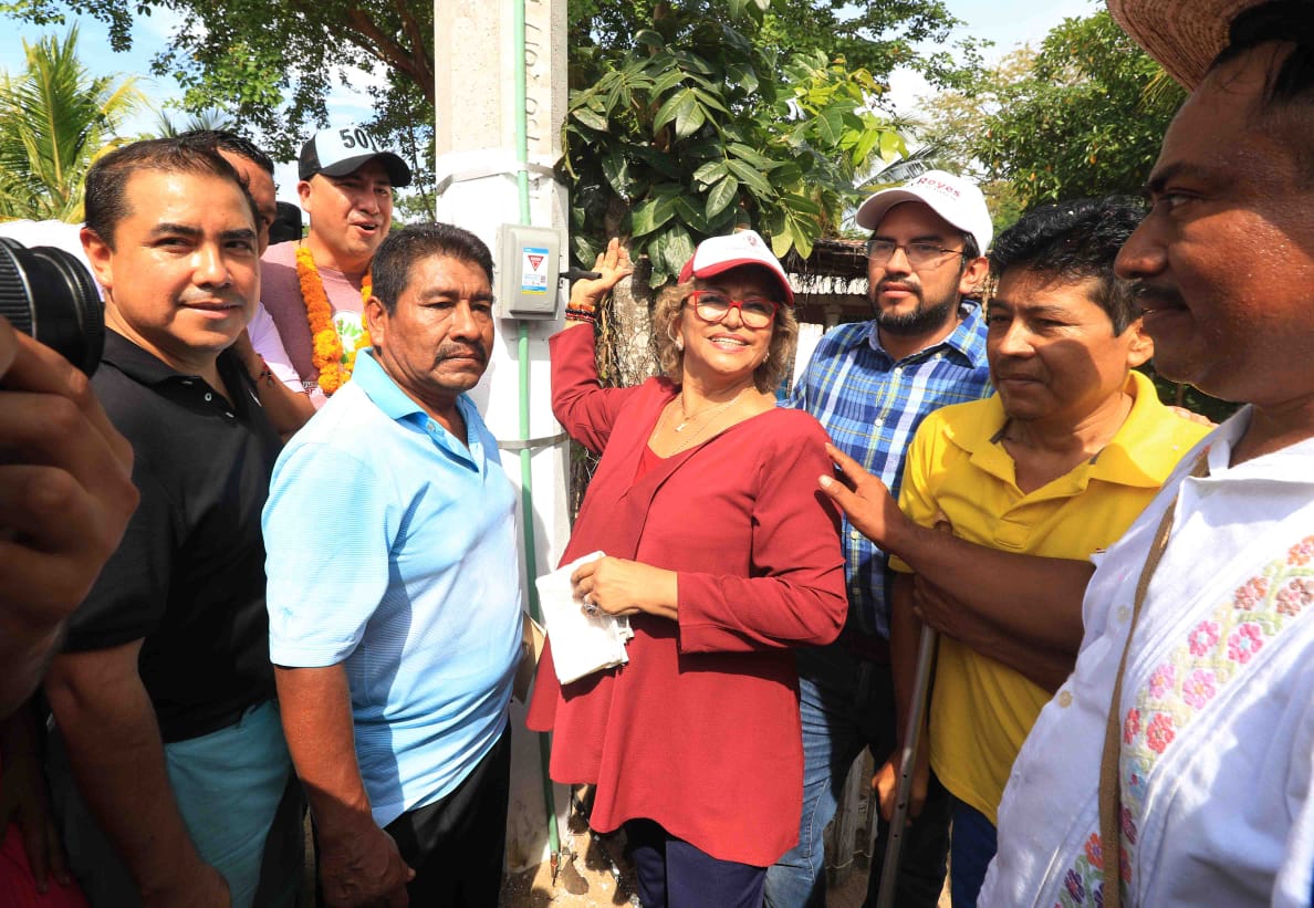 Entrega Adela Román obras de energía eléctrica por más de 8 mdp en la zona rural