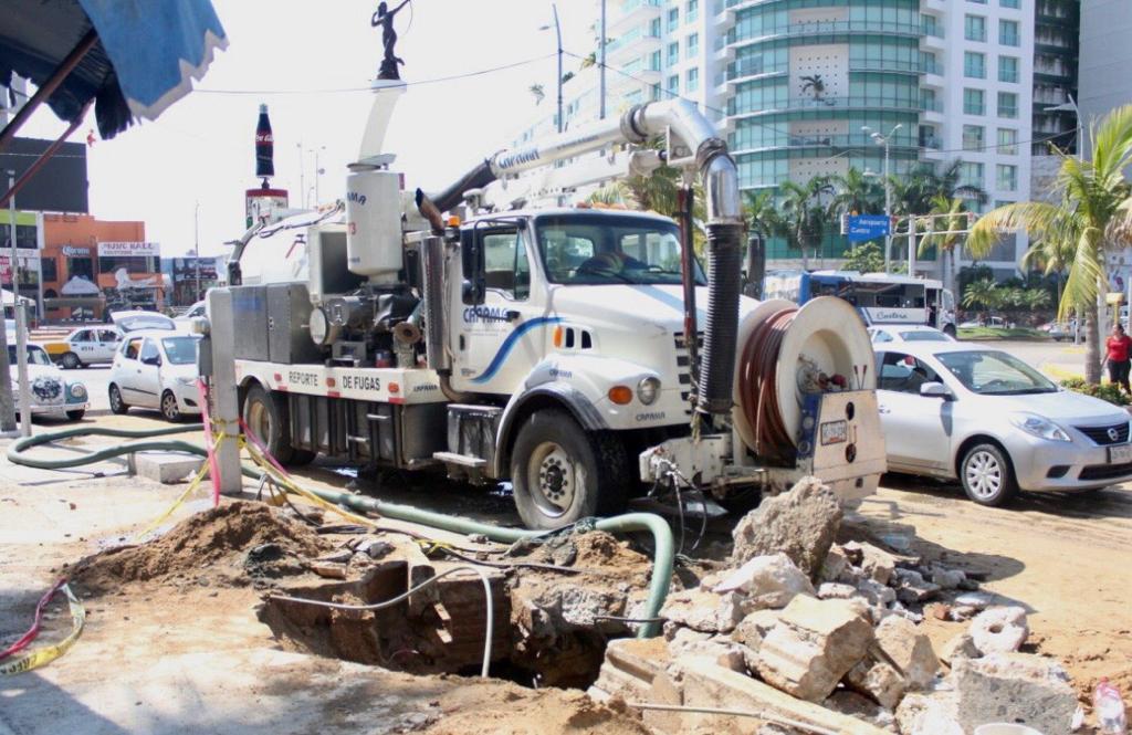 Repara Capama fugas de agua potable en zona turística del puerto