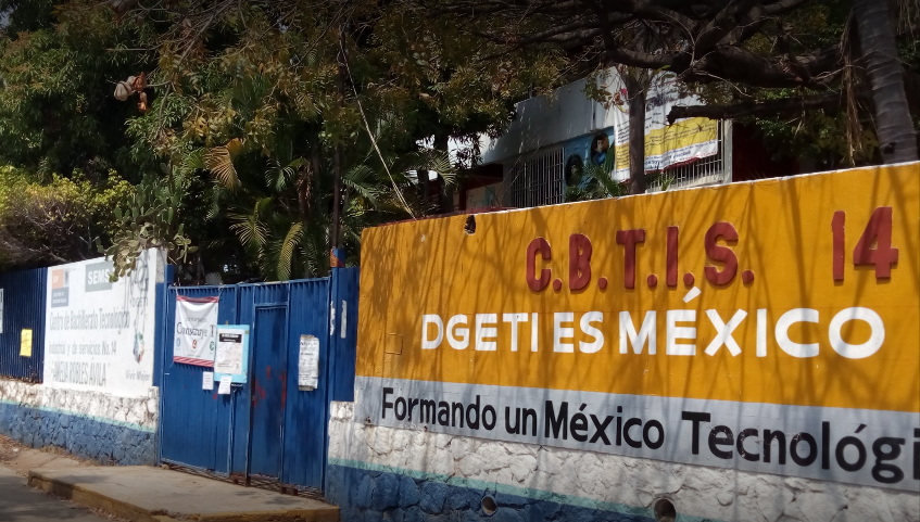 Toman maestros el CBTIS 14; acusan de acoso a su director