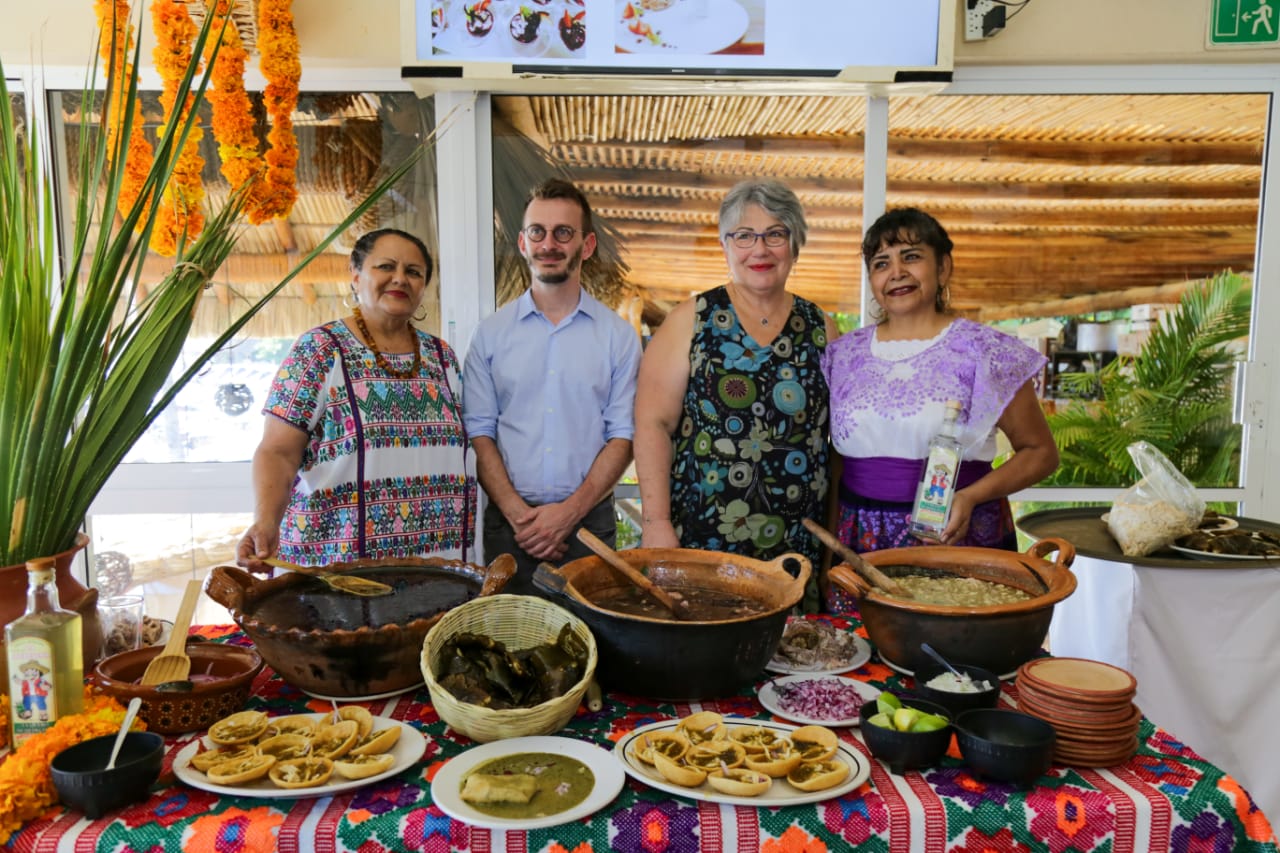 Cocineras guerrerenses muestran su experiencia en Francia