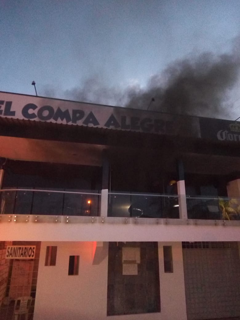 Se incendia restaurante en la Costera de Acapulco