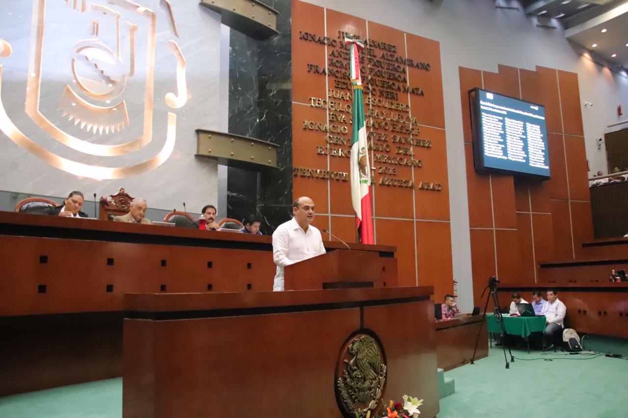 La obra pública en Guerrero la hacen empresas locales, dice Rafael Navarrete a diputados