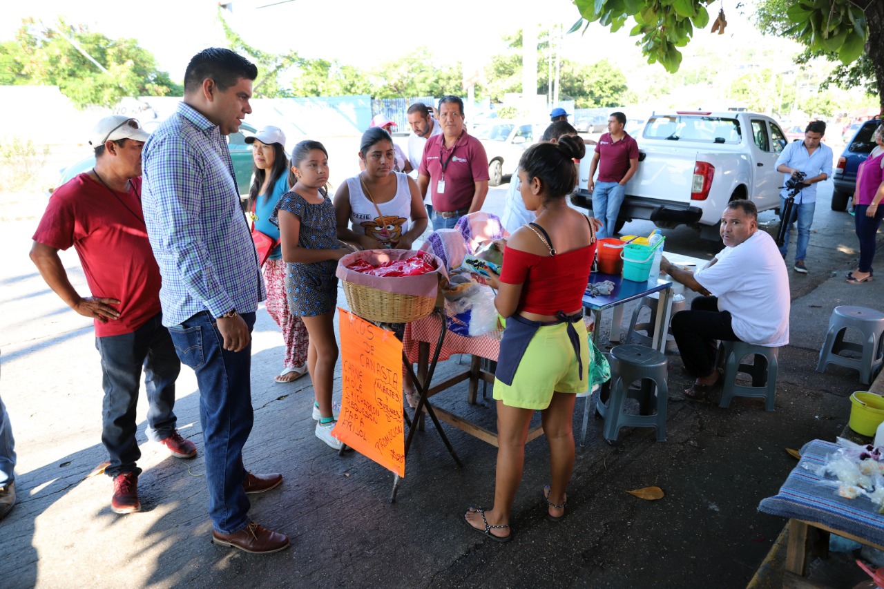 Notifica Vía Pública a ambulantes de la zona Poniente de Acapulco