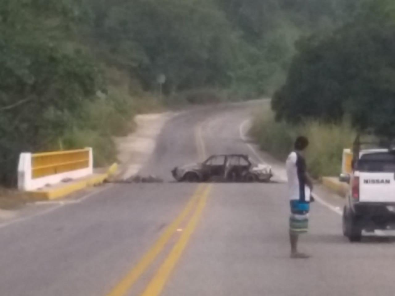 Tensa calma en Xaltianguis: Los Dumbos bloquean, hay operativo de seguridad