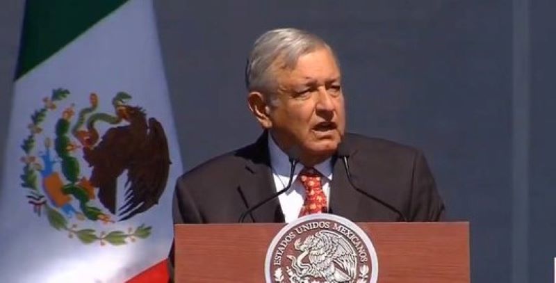 El cambio está a la vista, dice AMLO desde el Zócalo