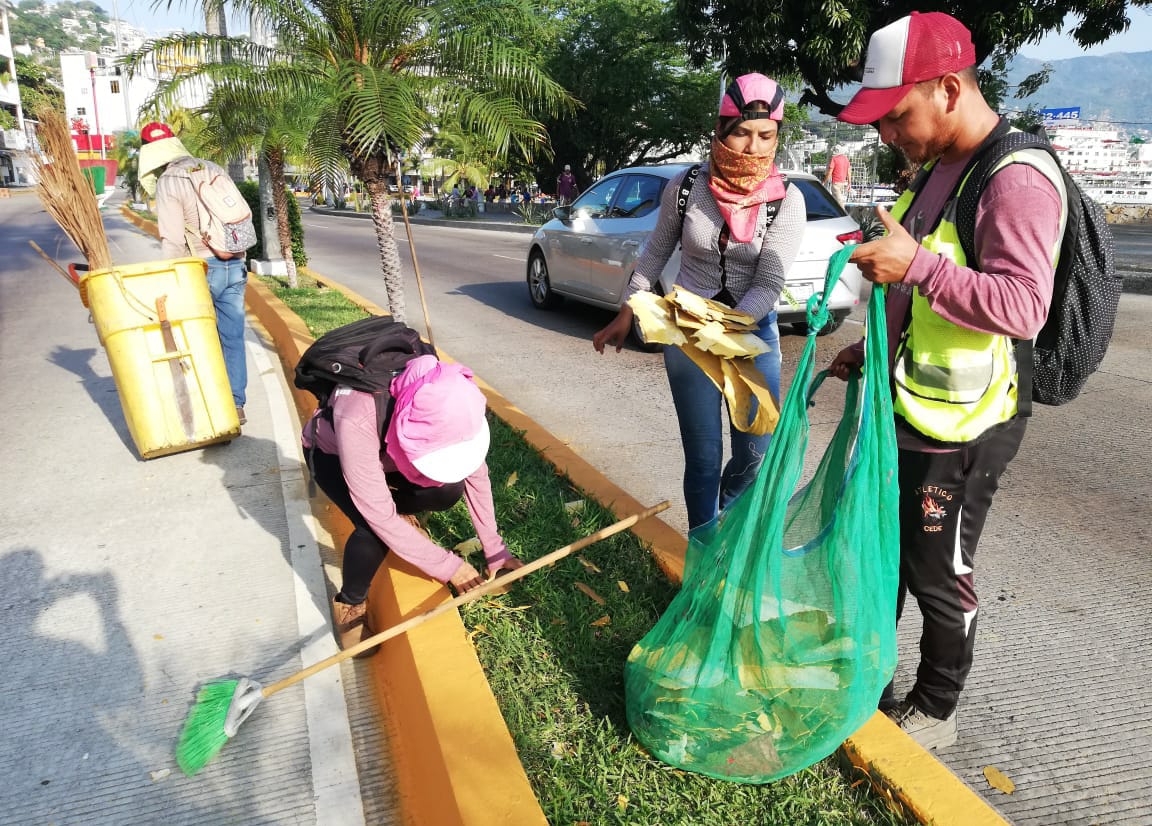 Refuerzan acciones de limpieza por la temporada vacacional en Acapulco