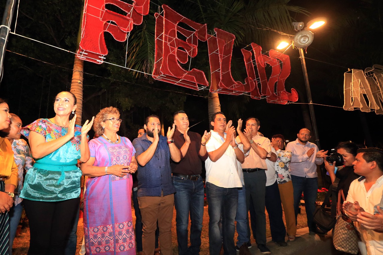 Realiza Adela Román el encendido navideño en la Costera de Acapulco