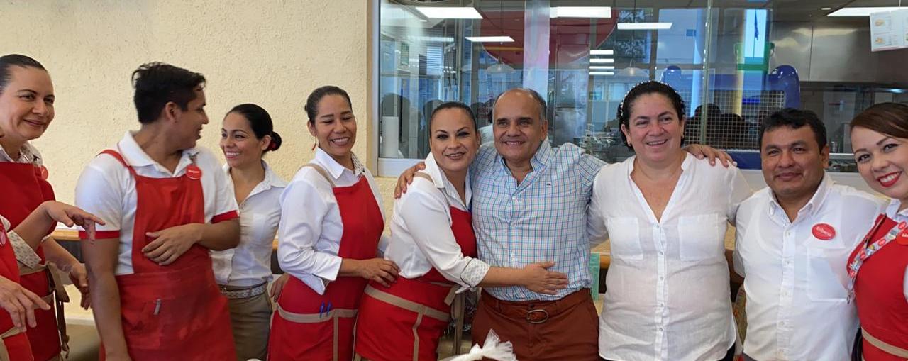 Lleva el Senador Manuel Añorve apoyos navideños a trabajadores de restaurantes de Acapulco