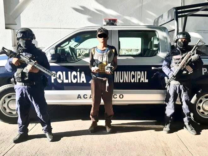 Atrapan a joven con 10 bolsas de mariguana en colonia de Acapulco