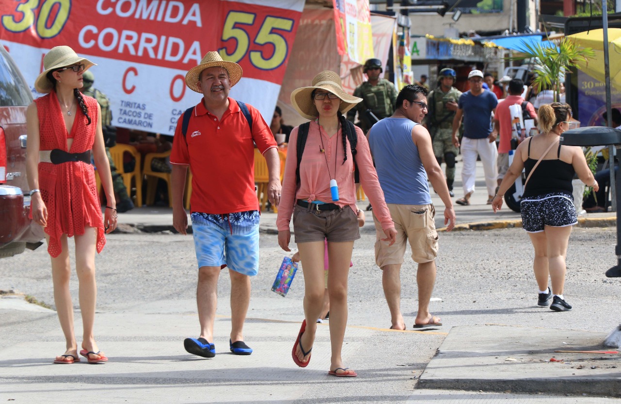Turistas se alistan para disfrutar del fin de año en Acapulco