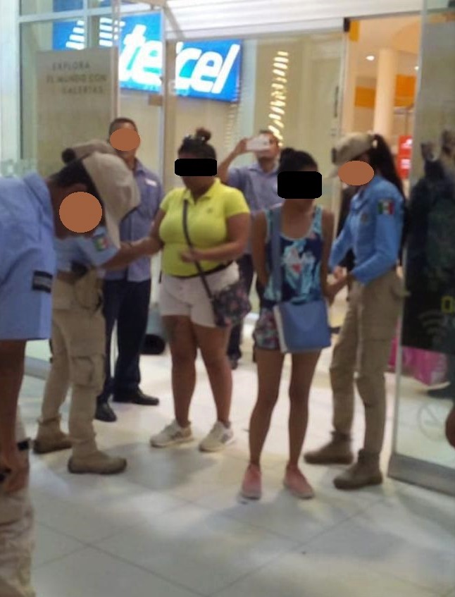 Detienen a 2 mujeres por robo de 35 mil pesos en ropa en tienda de Acapulco