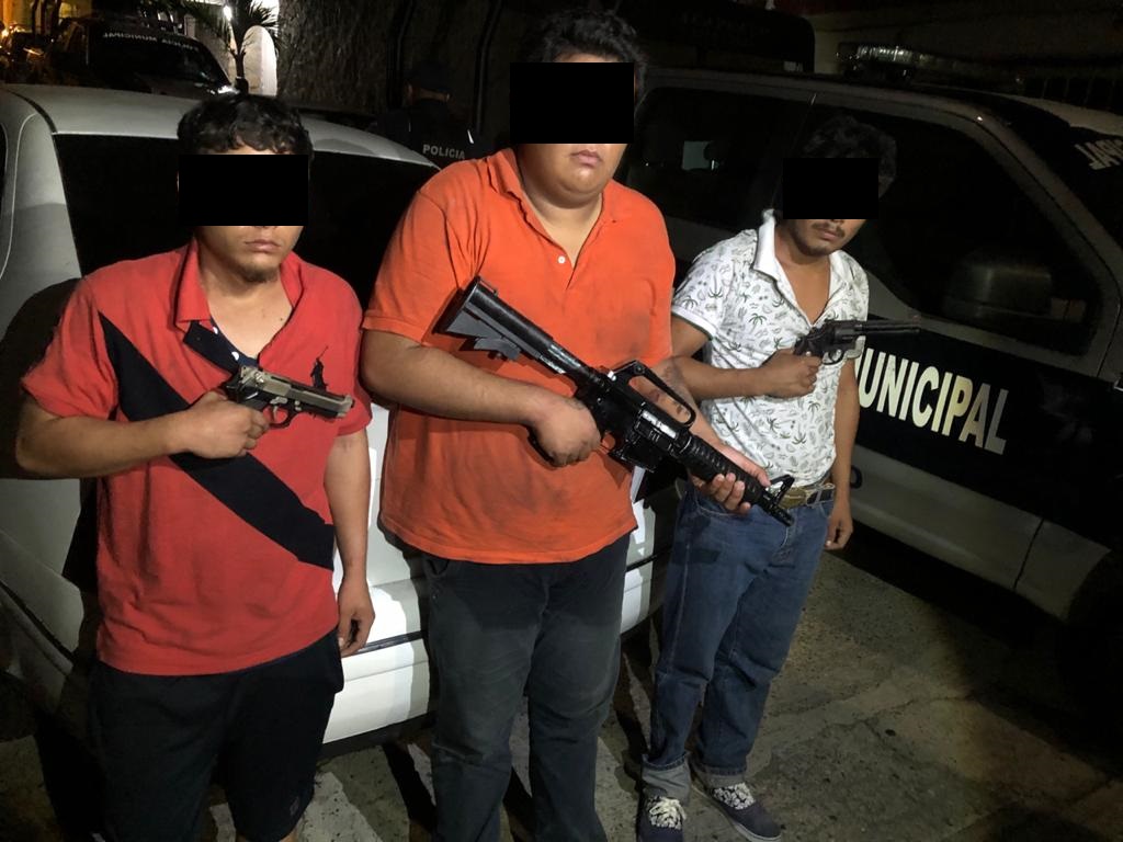 Detienen a 3 que hacían disparos en barrio de Acapulco