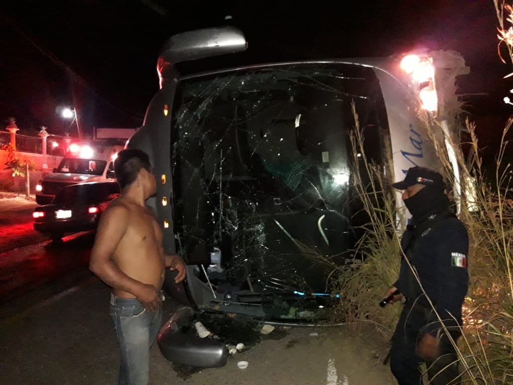 Volcadura de autobús deja 8 lesionados en Ometepec