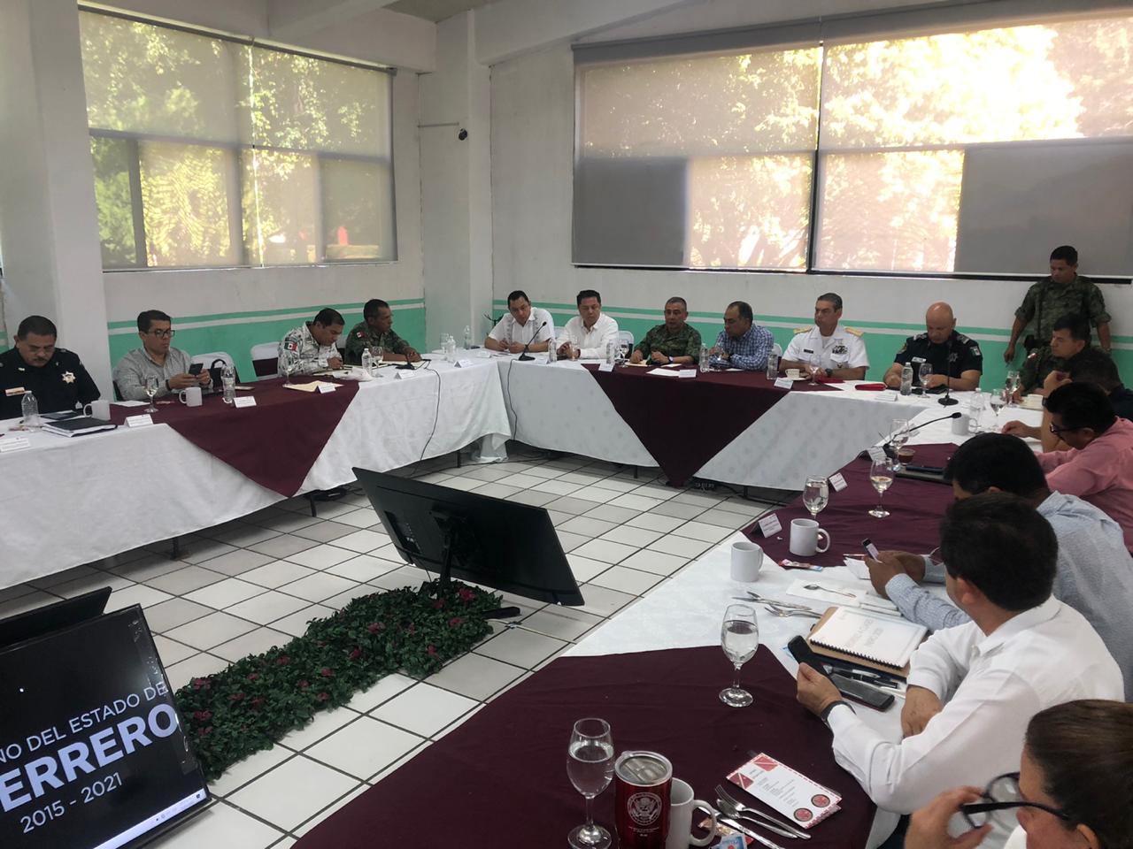 Astudillo encabeza Mesa de Seguridad con alcaldes de la Tierra Caliente; les pide participación