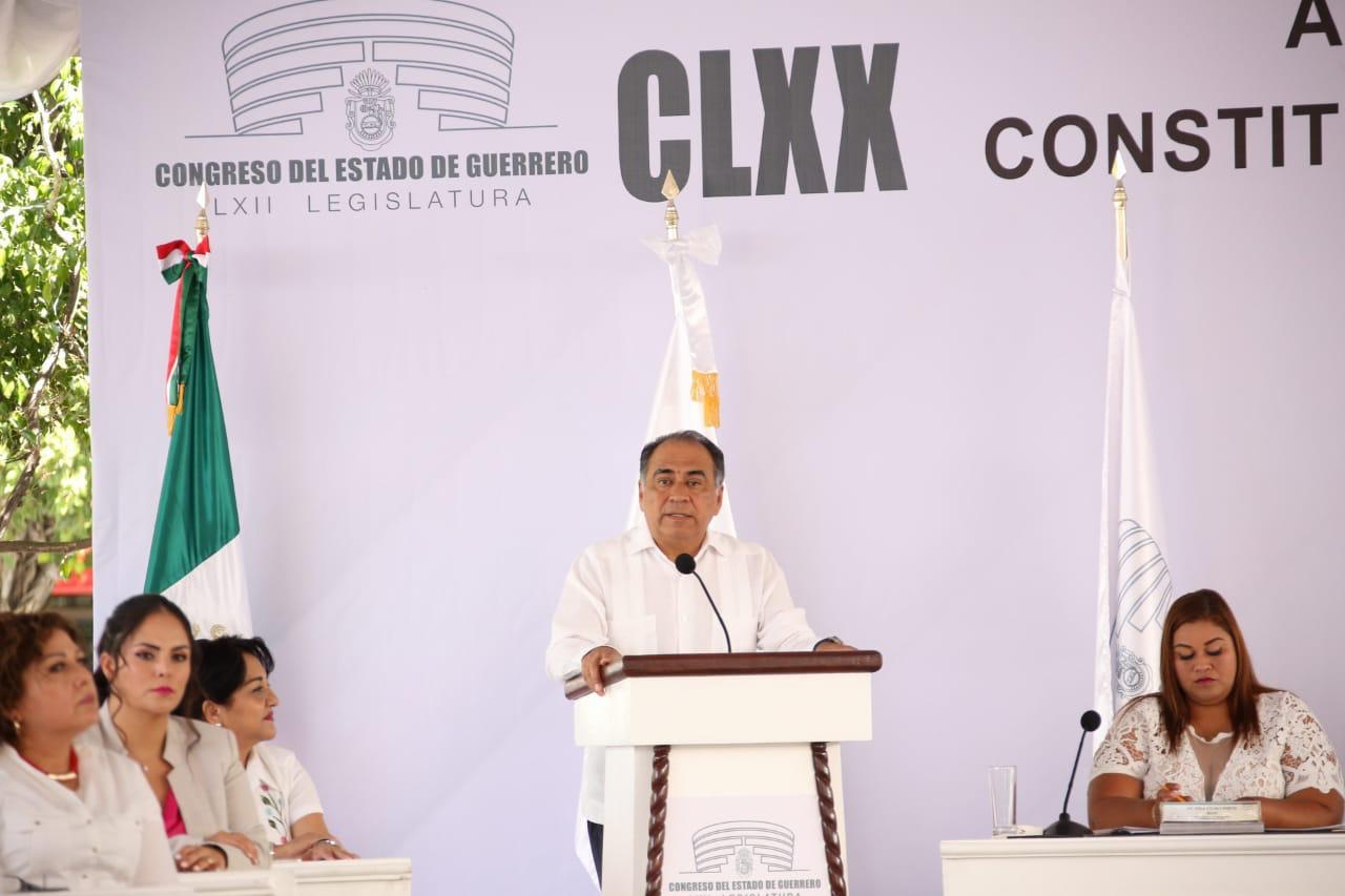 Asiste Astudillo al Aniversario de la Instalación del Primer Congreso Constituyente de Guerrero