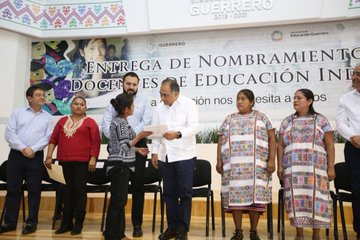 Entrega Astudillo más de 700 nombramientos a maestros indígenas; es un acto de justicia, señala