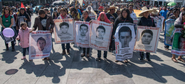 AMLO ofrece (de nuevo) protección, amnistía y recompensa a quien hable sobre el caso Ayotzinapa