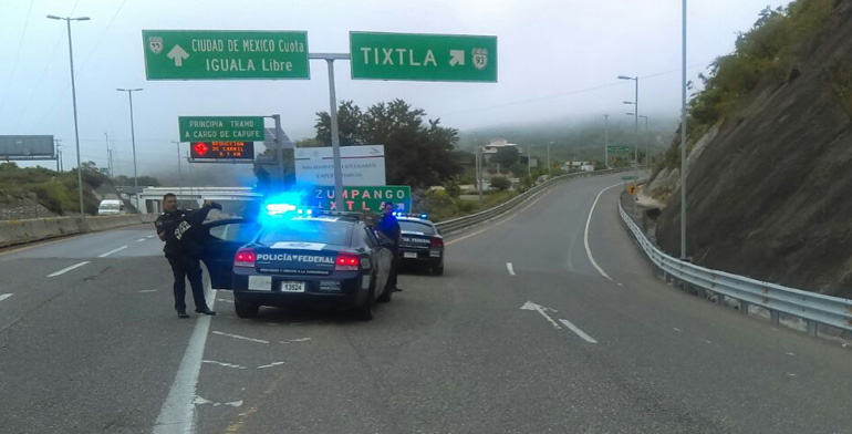 Derrumbe en el libramiento a Tixtla deja a una lesionada