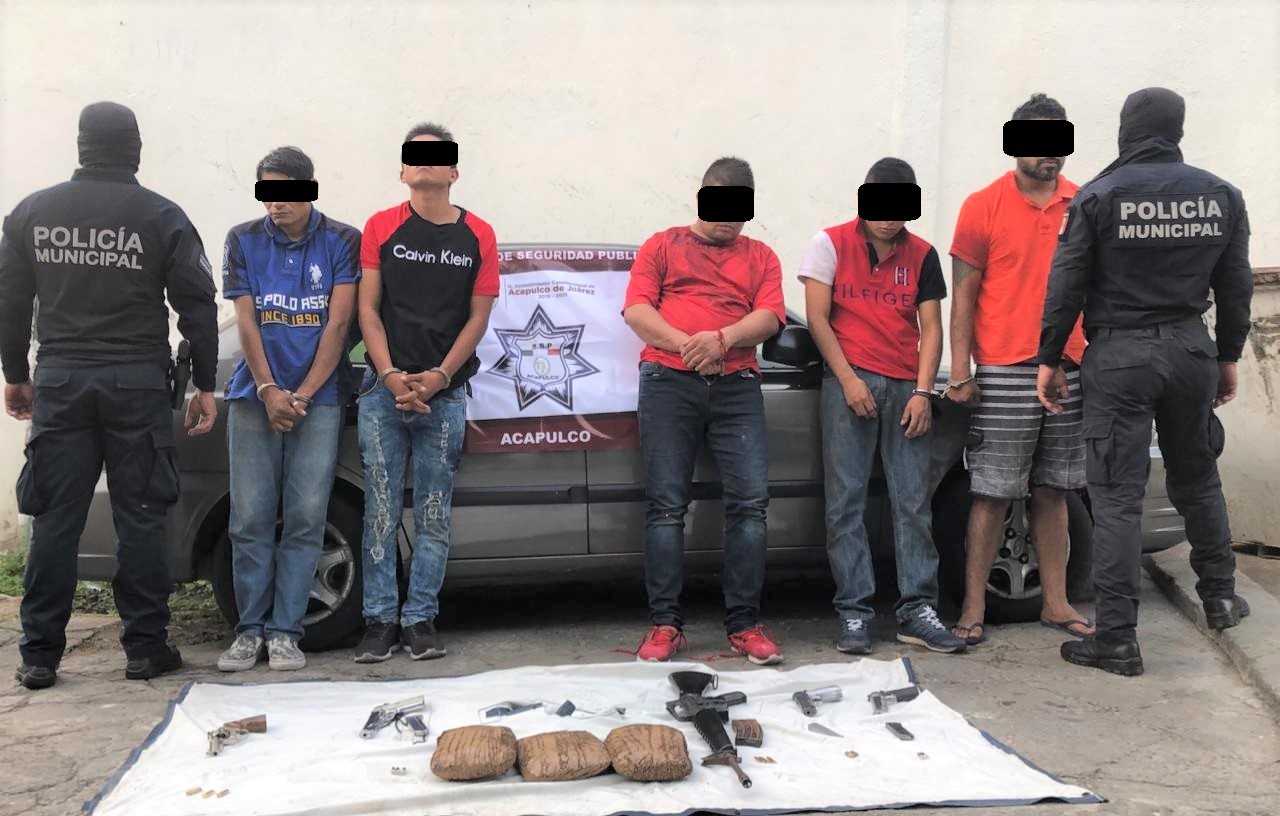 Agarran a 5 presuntos narcomenudistas en fraccionamiento de Acapulco