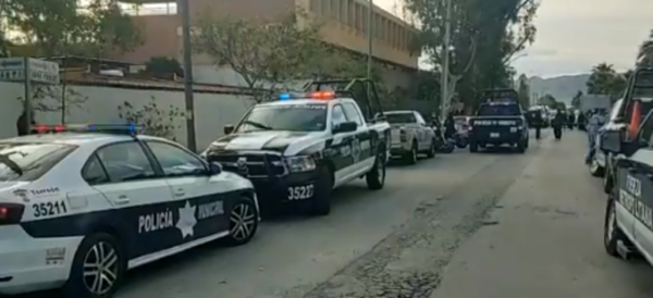 Reportan balacera dentro de escuela de Torreón; muere una maestra y un niño