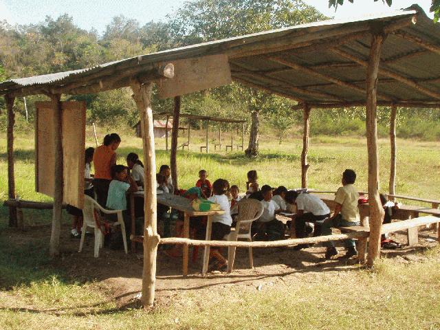 Sin drenaje 78% ni agua 52% de las escuelas en zonas indígenas y marginadas: SEP