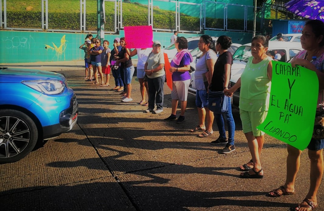 Con bloqueo, mujeres exigen agua a la Capama