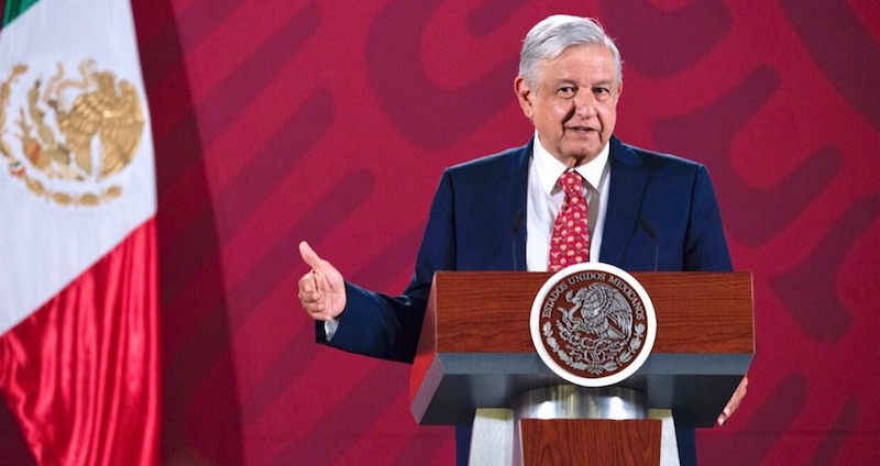 AMLO manda mensaje a feministas que protestan en Palacio Nacional