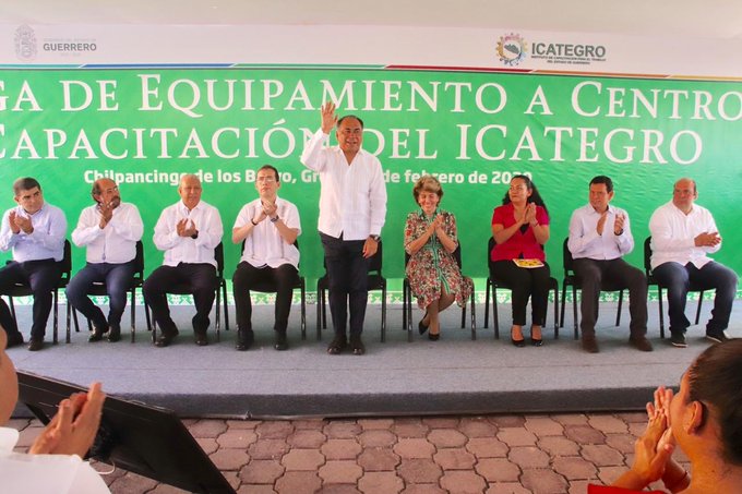 Entrega Astudillo ambulancias para 7 municipios de La Montaña y zona Centro