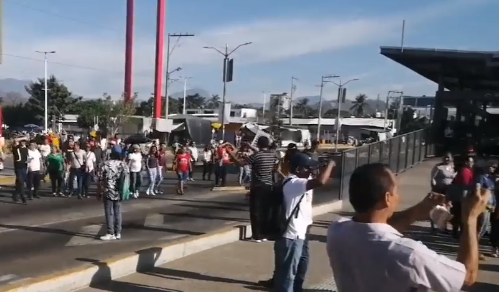 Bloquea CETEG la entrada a Acapulco