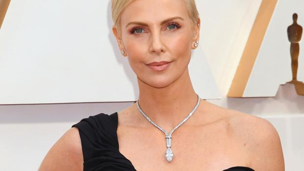 Así es el collar de 5 millones de dólares que lució Charlize Theron en los Oscar
