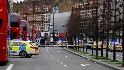 Ataque terrorista deja un muerto y varios acuchillados en Londres