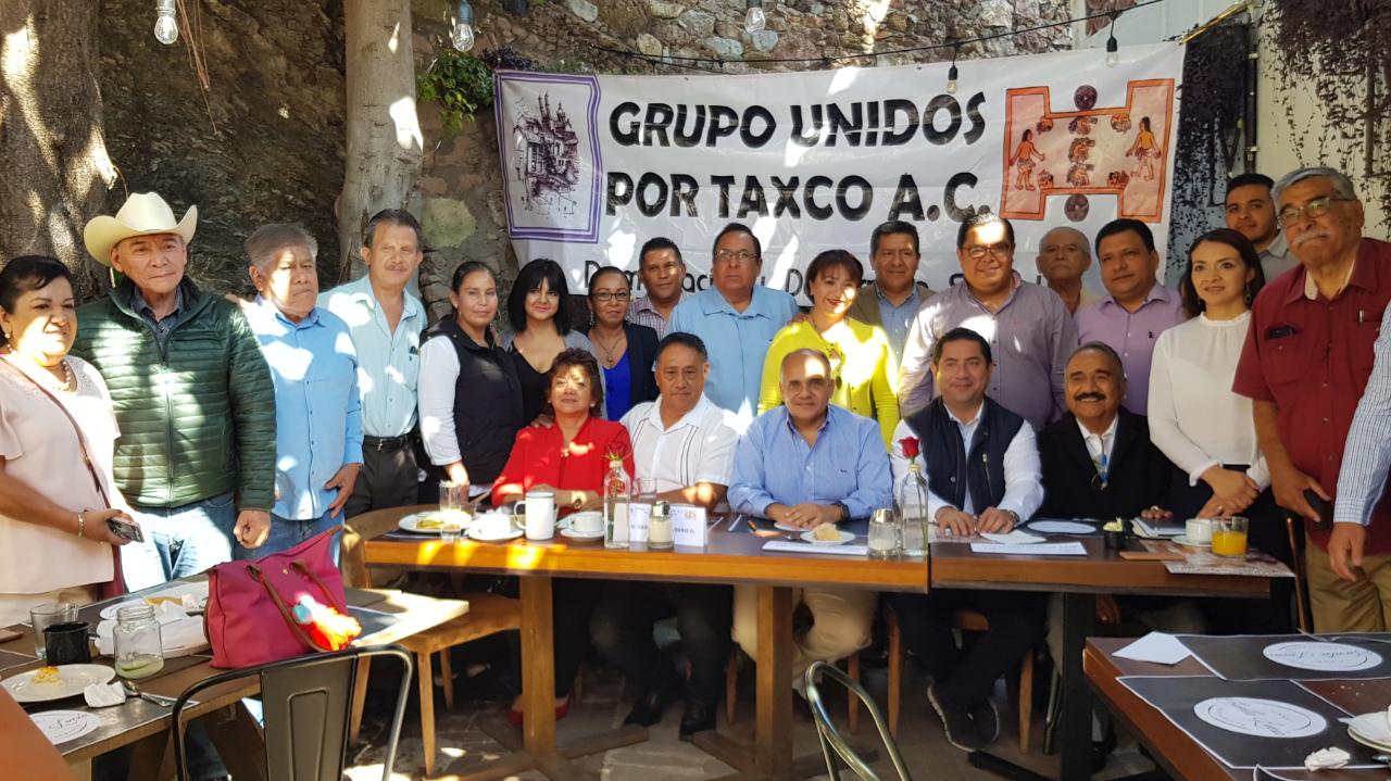 Se reúne el Senador Añorve con el Grupo Unidos por Taxco; recorre el Tianguis de la Plata