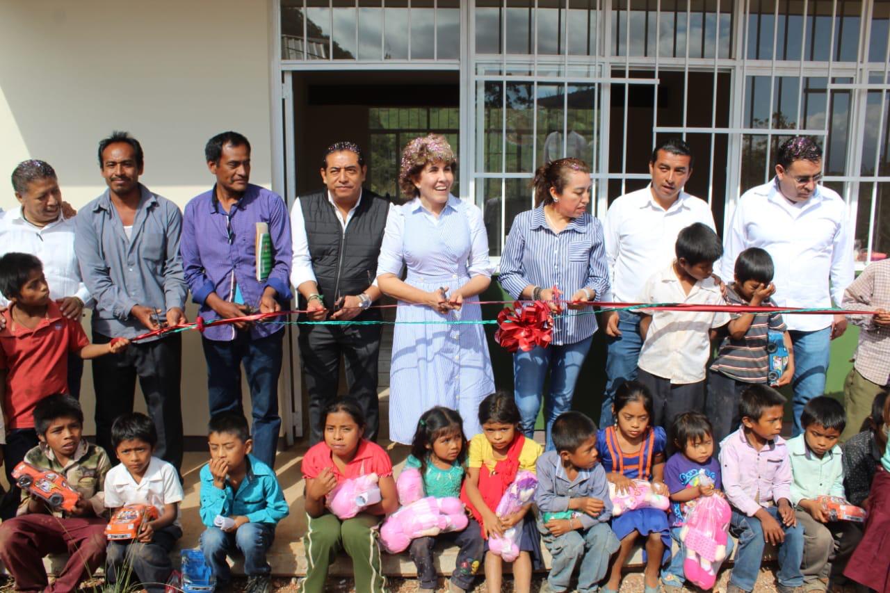 Estrategia de paz en Chilapa: coloca Mercedes Calvo la primera piedra del jardín de niños en Rincón de Chautla