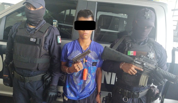 Agarran a joven con una 9 milímetros en fraccionamiento de Acapulco